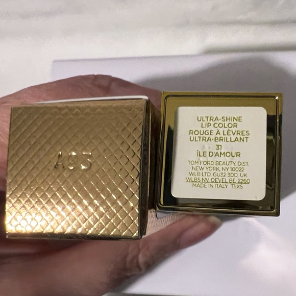 💋NIB💋 TOM FORD Ile D’Amour Ultra Shine Lip Color 💋 - Picture 10 of 10